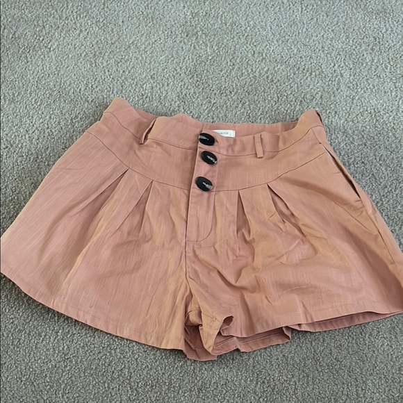 So Perla Women's Coral Pleated Shorts size Large - Picture 1 of 9